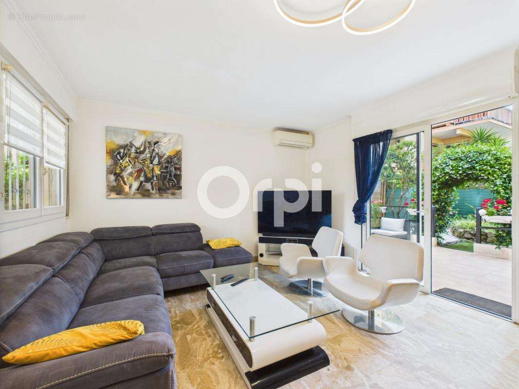 Appartement à MANDELIEU-LA-NAPOULE