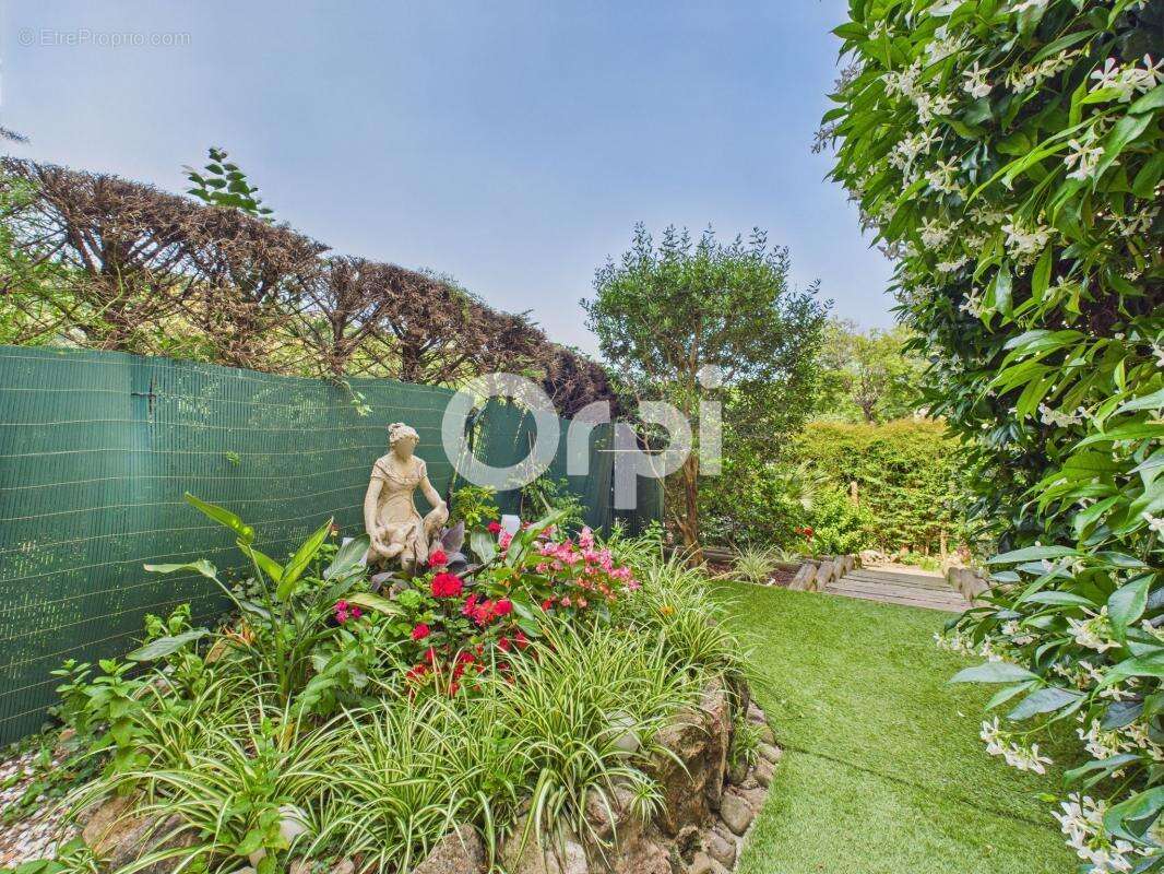 Appartement à MANDELIEU-LA-NAPOULE