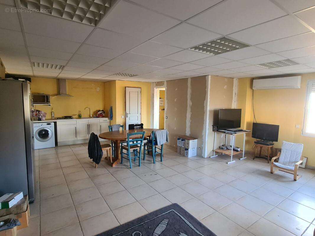 Commerce à FOS-SUR-MER