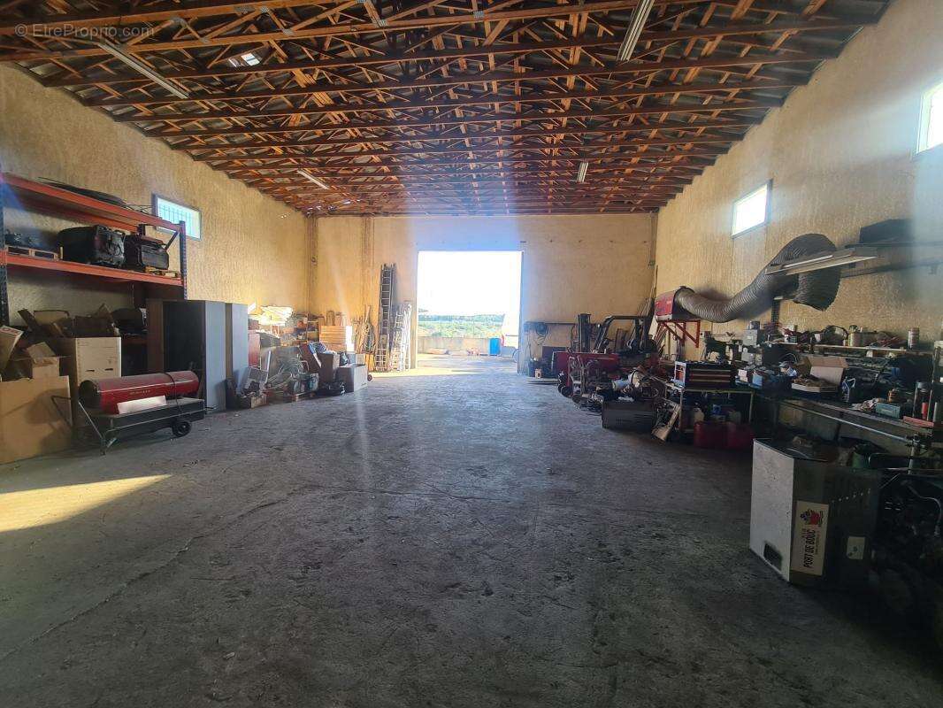 Commerce à FOS-SUR-MER