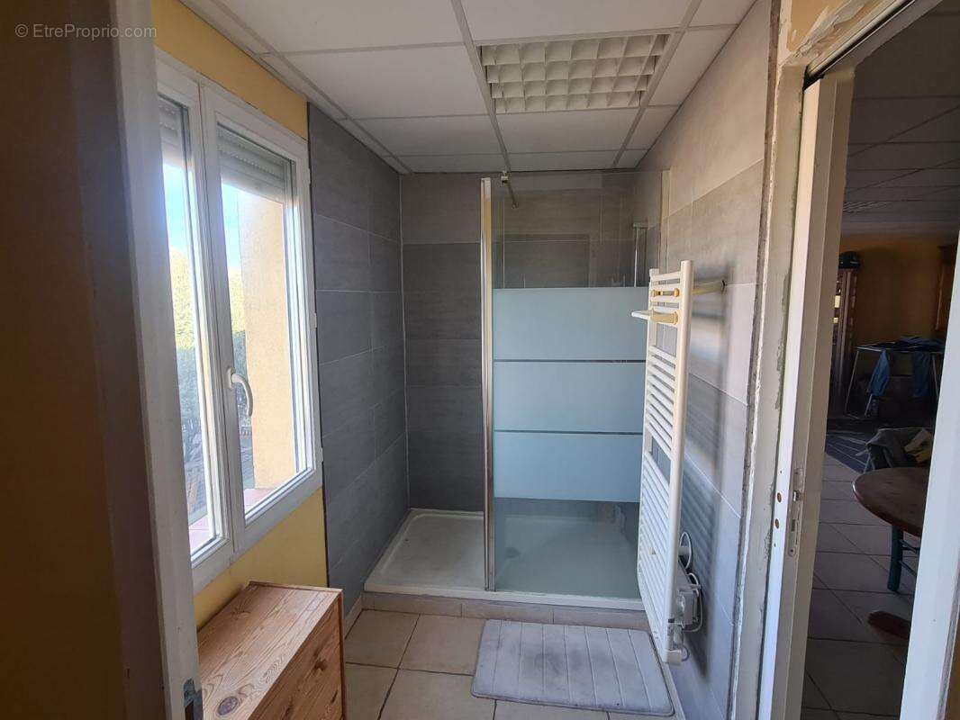 Commerce à FOS-SUR-MER