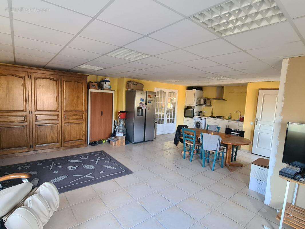 Commerce à FOS-SUR-MER