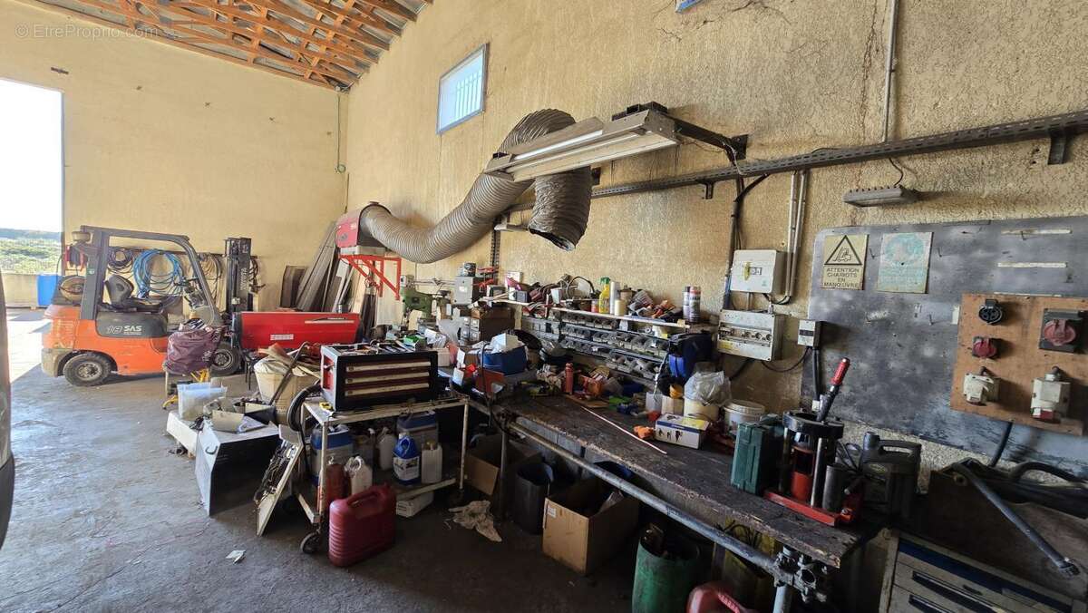 Commerce à FOS-SUR-MER