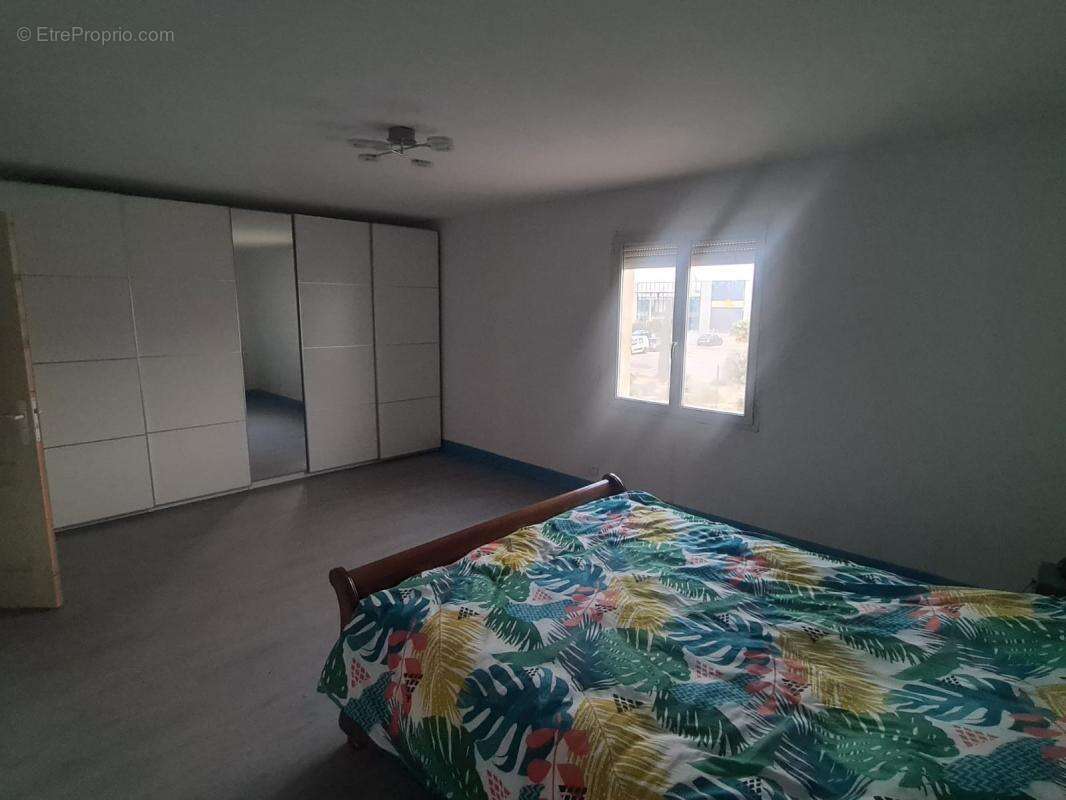 Commerce à FOS-SUR-MER