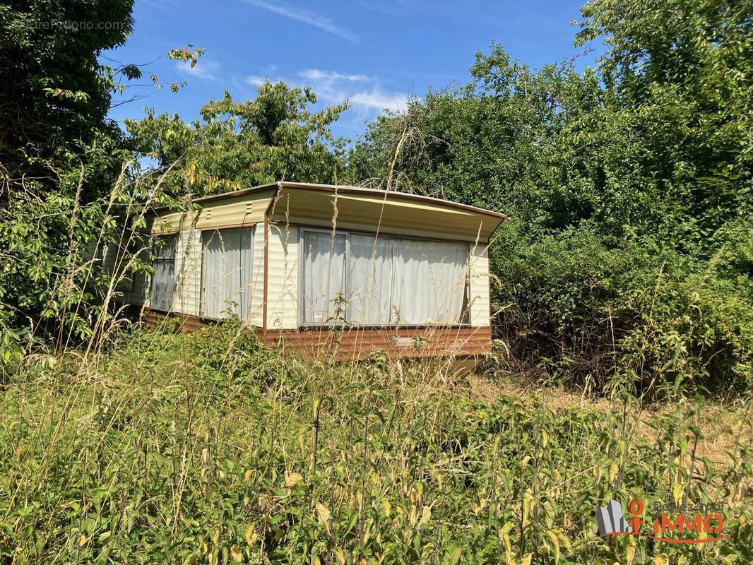 Terrain à SOUGERES-EN-PUISAYE