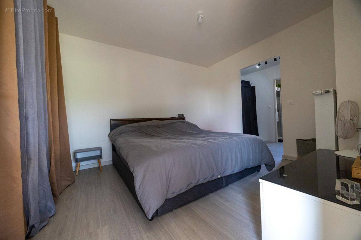 Maison à CHAMBOST-LONGESSAIGNE