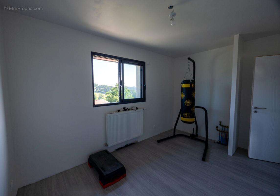 Maison à CHAMBOST-LONGESSAIGNE