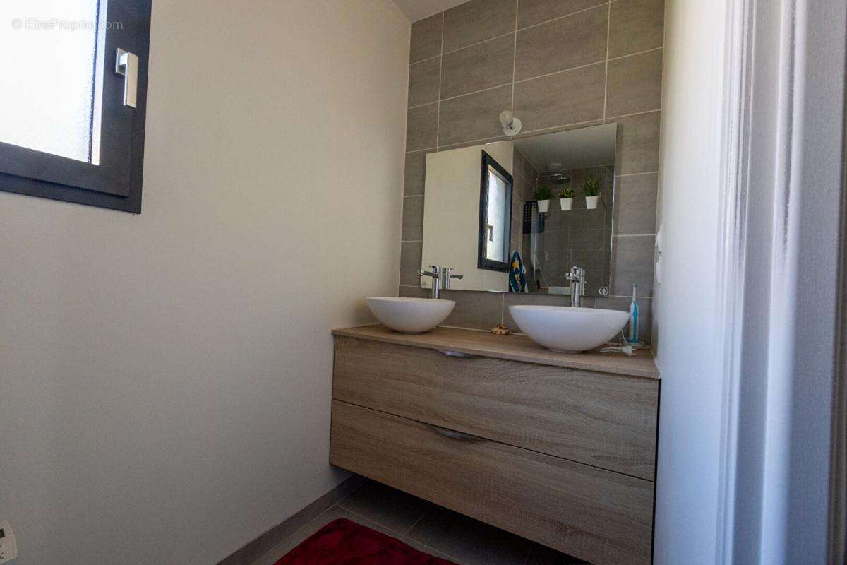 Maison à CHAMBOST-LONGESSAIGNE