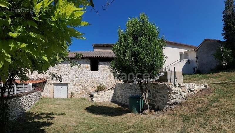 Maison à SAINT-SANTIN-DE-MAURS