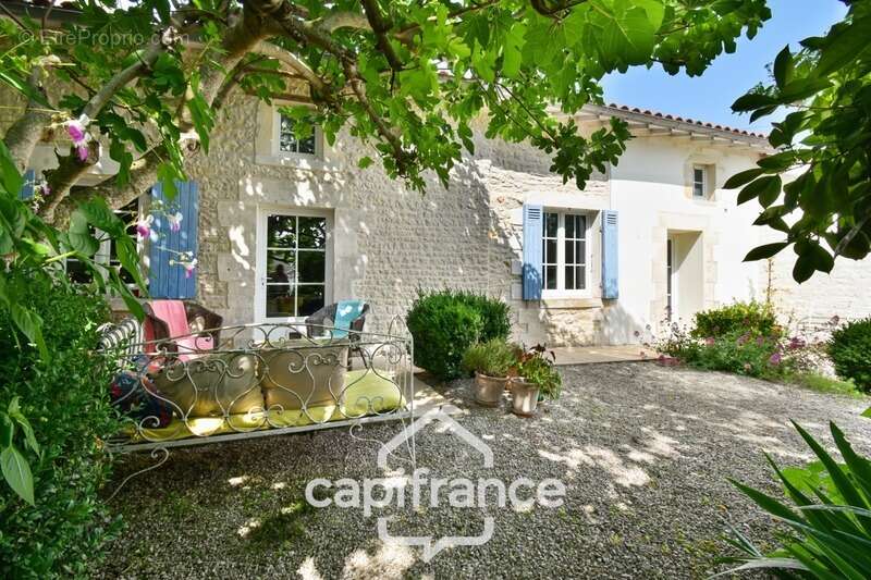 Maison à COURCELLES