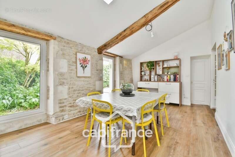 Maison à COURCELLES