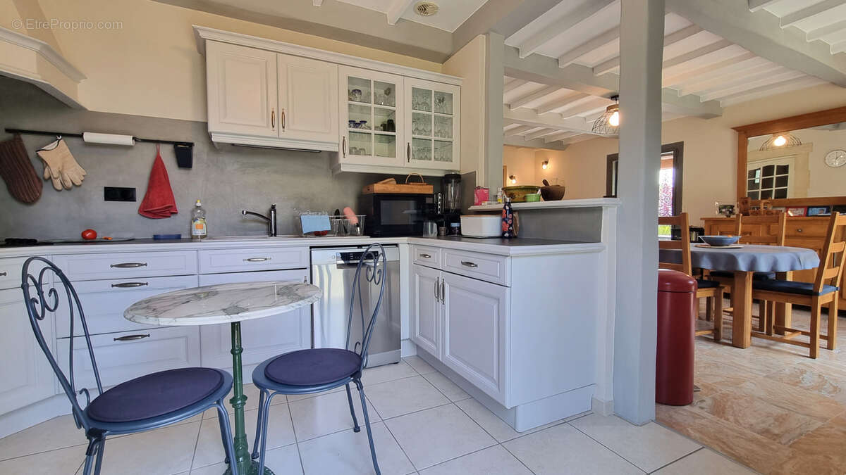 Maison à SAINT-CLEMENT-DE-RIVIERE