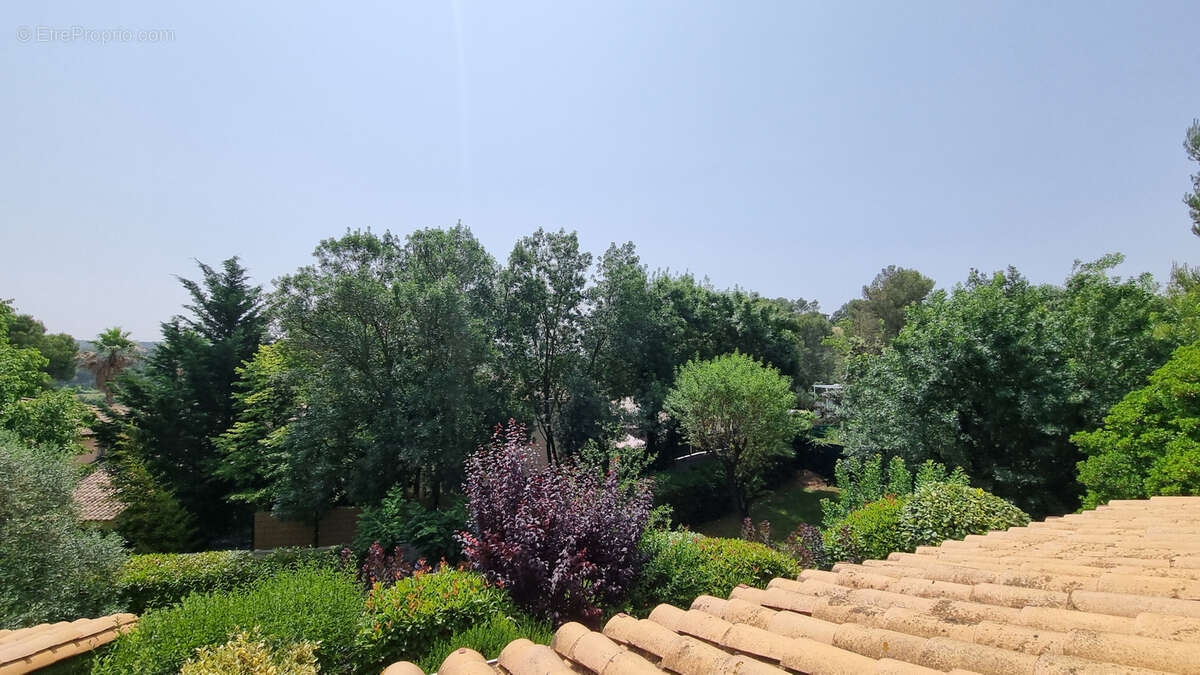 Maison à SAINT-CLEMENT-DE-RIVIERE