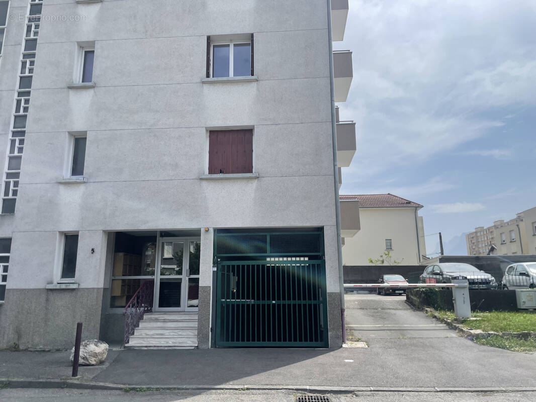 Parking à ECHIROLLES