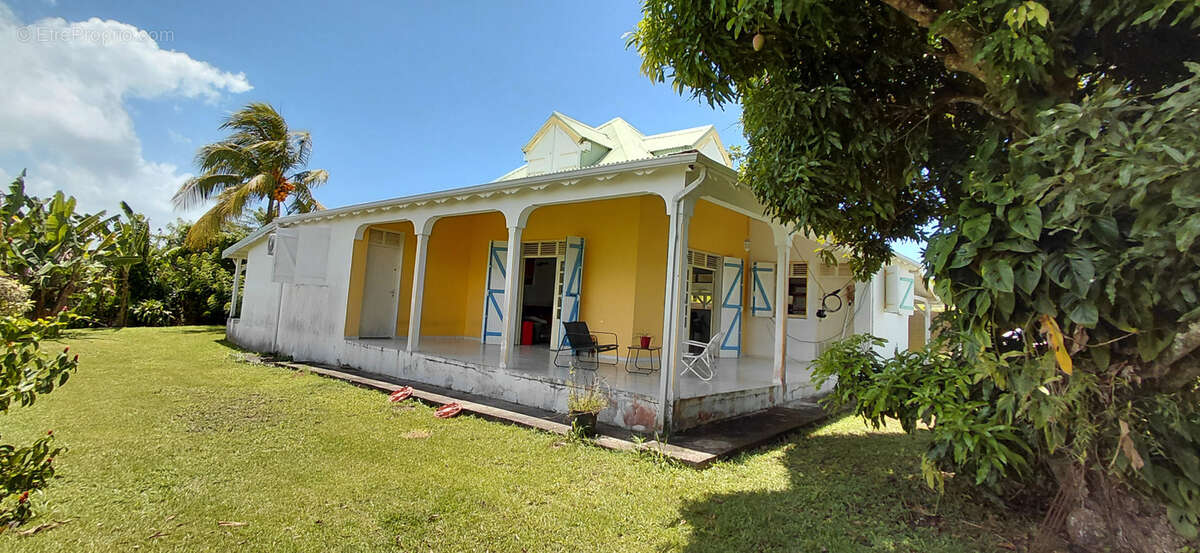 Maison à PETIT-BOURG