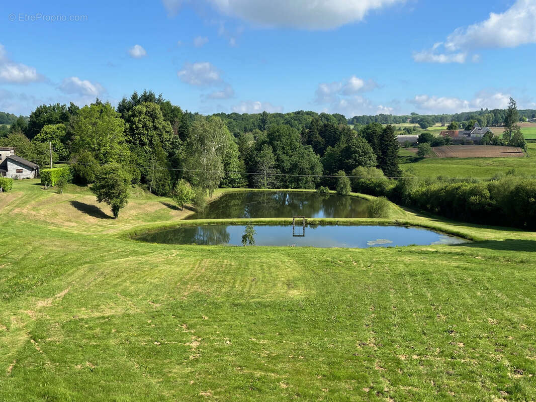 Terrain à COUSSAC-BONNEVAL