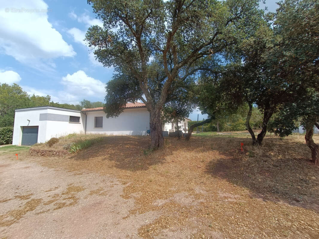 Terrain à LE CANNET-DES-MAURES