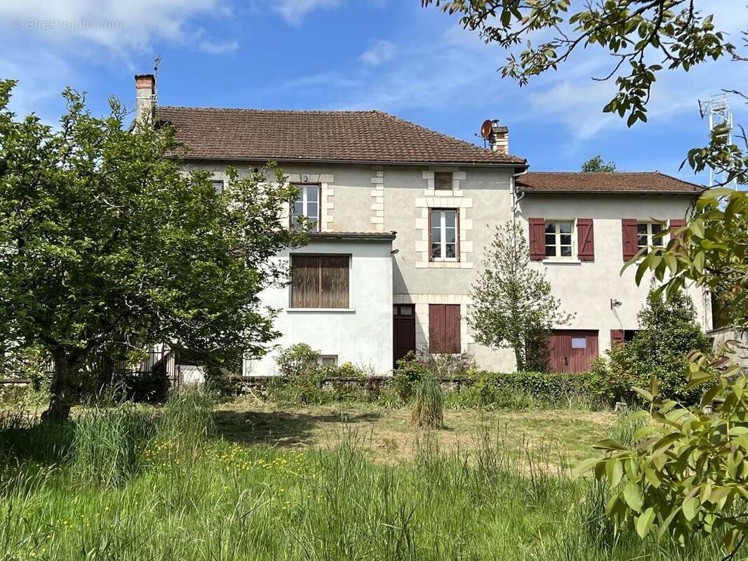 Maison à SAINT-SAUD-LACOUSSIERE