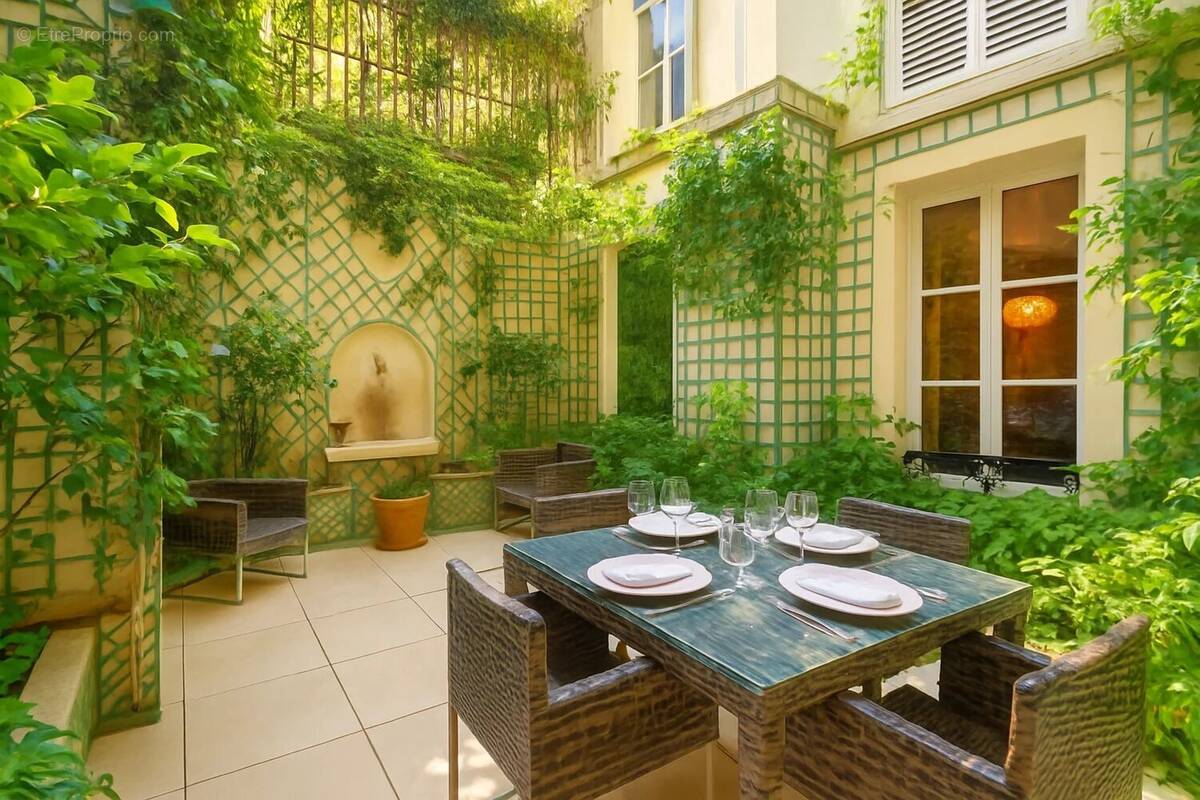 Appartement à PARIS-7E