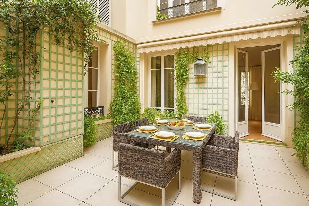 Appartement à PARIS-7E