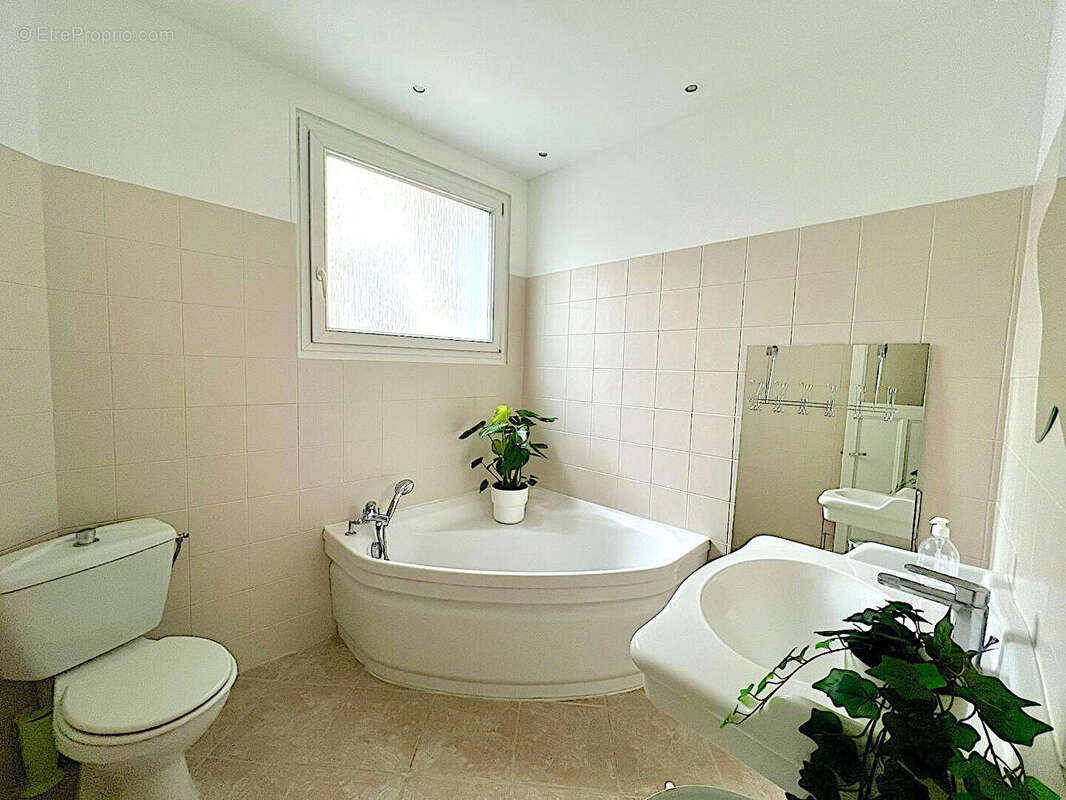 Appartement à PARIS-19E