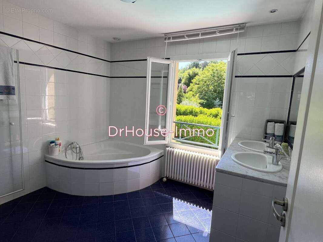 Maison à SAINT-CYR-AU-MONT-D&#039;OR