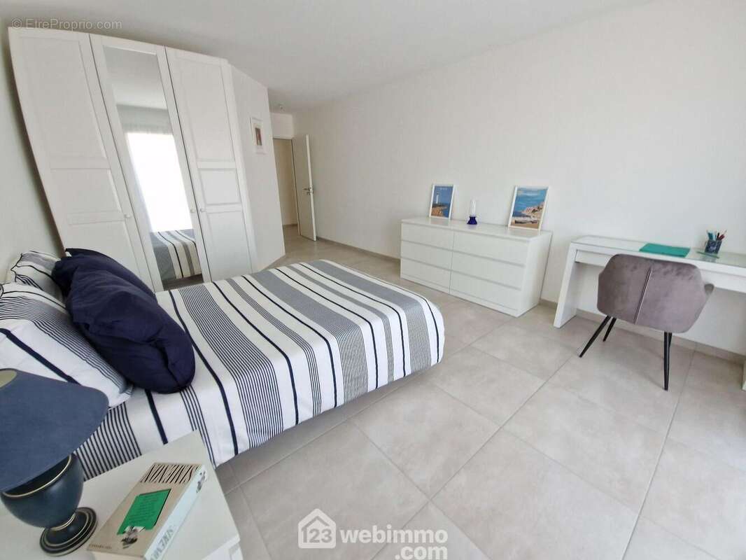 Une des 6 chambres (toutes identiques) - Appartement à LA ROCHE-SUR-YON