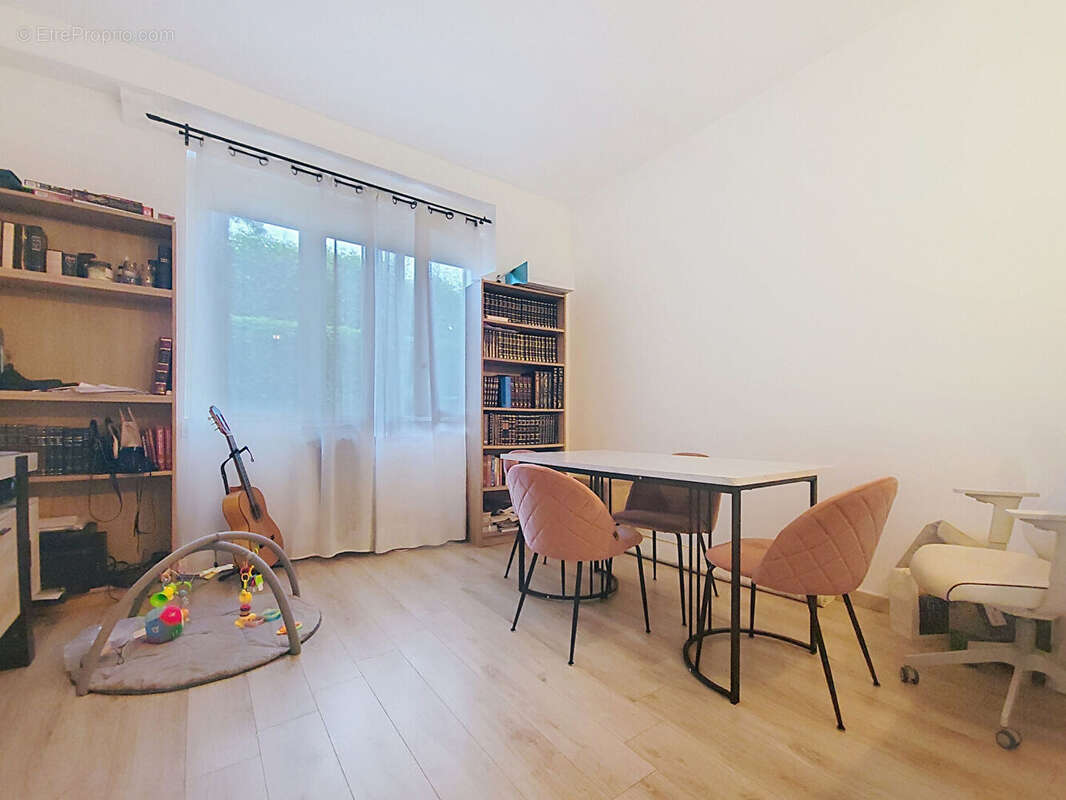 Appartement à LEVALLOIS-PERRET