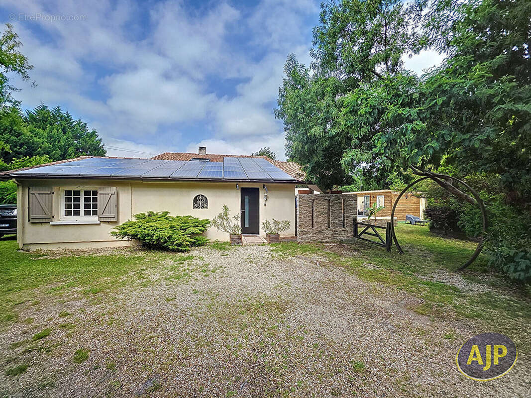 Maison à PARENTIS-EN-BORN