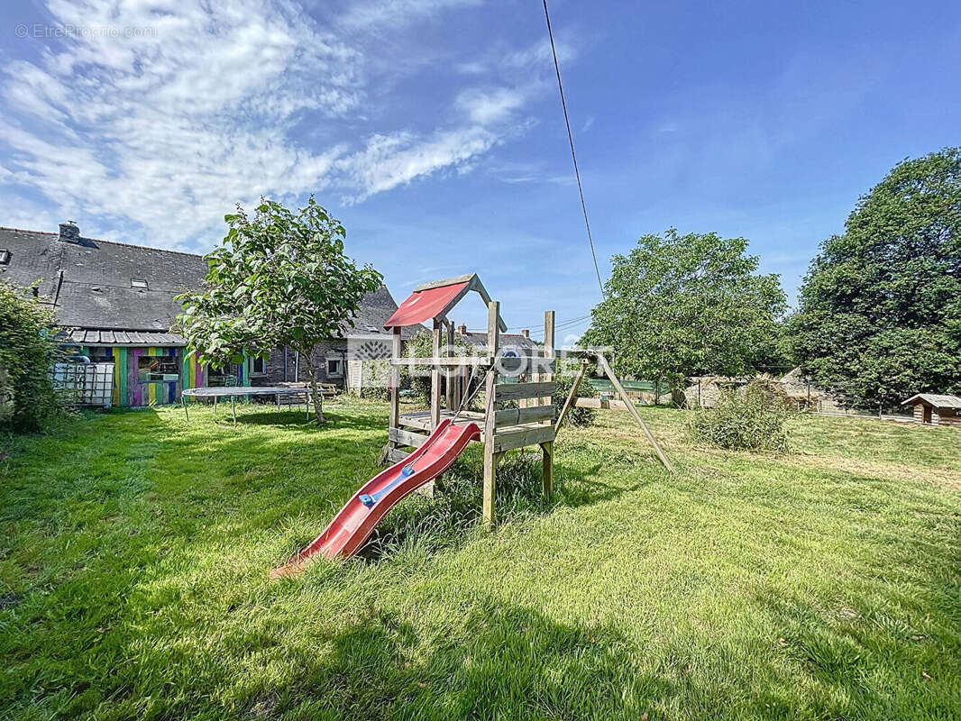 Maison à LA CHAPELLE-DE-BRAIN