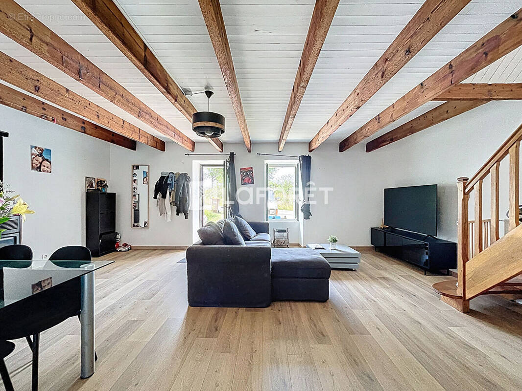 Maison à LA CHAPELLE-DE-BRAIN