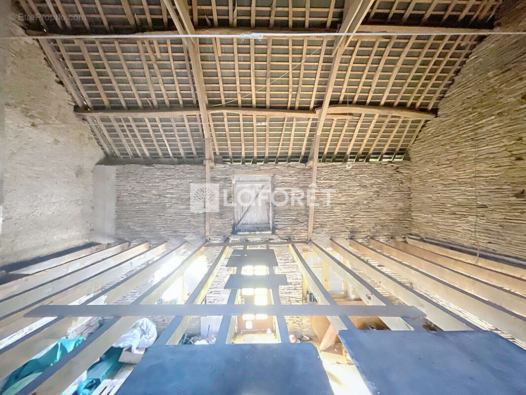 Maison à LA CHAPELLE-DE-BRAIN