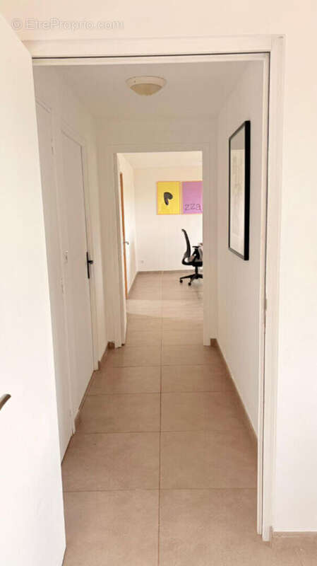 Commerce à MERIGNIES