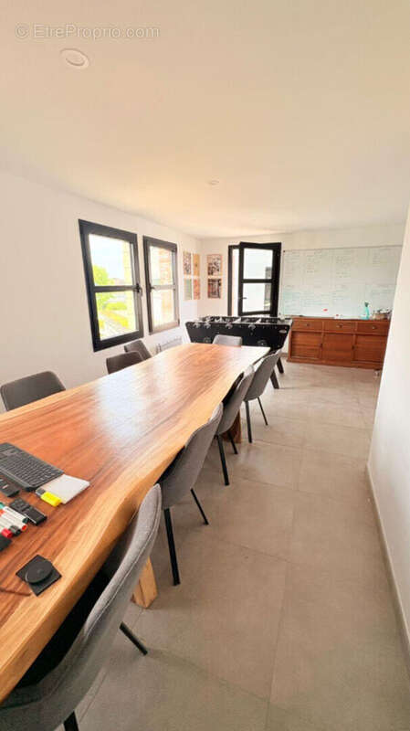 Commerce à MERIGNIES