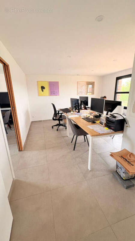 Commerce à MERIGNIES