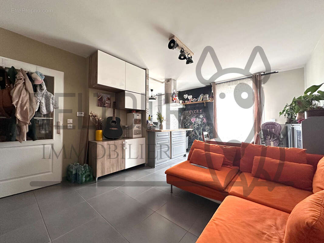 Appartement à VILLENEUVE-LE-COMTE