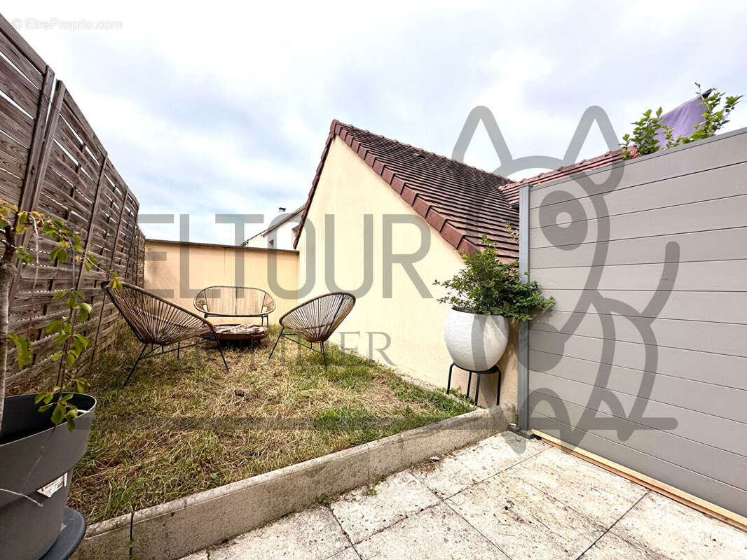 Appartement à VILLENEUVE-LE-COMTE