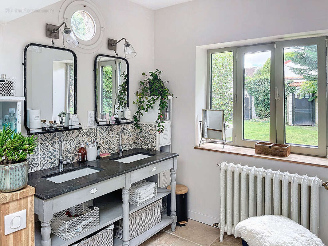 Maison à NEAUPHLE-LE-CHATEAU