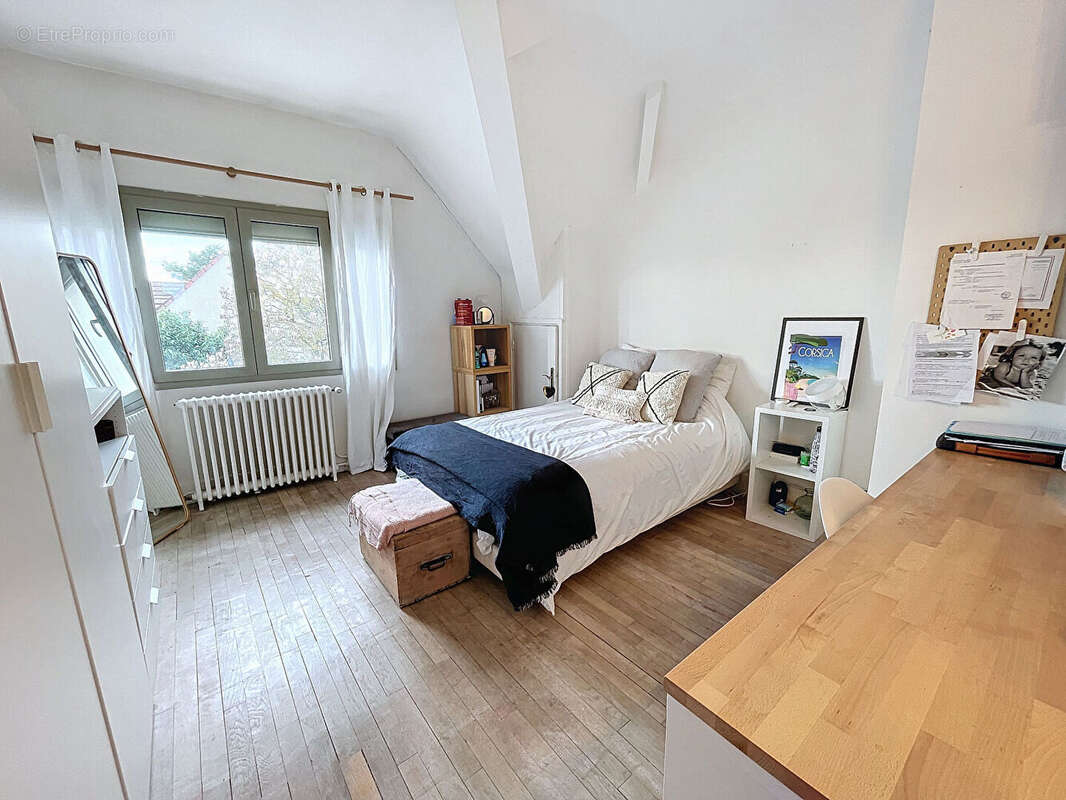 Maison à NEAUPHLE-LE-CHATEAU