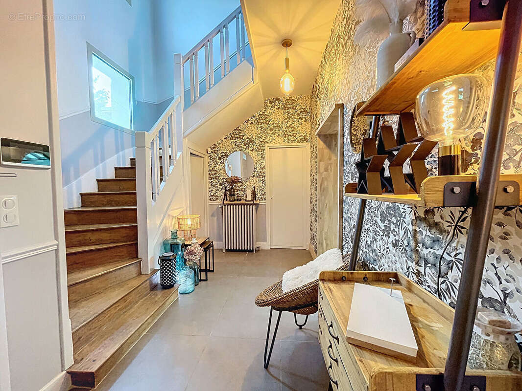 Maison à NEAUPHLE-LE-CHATEAU