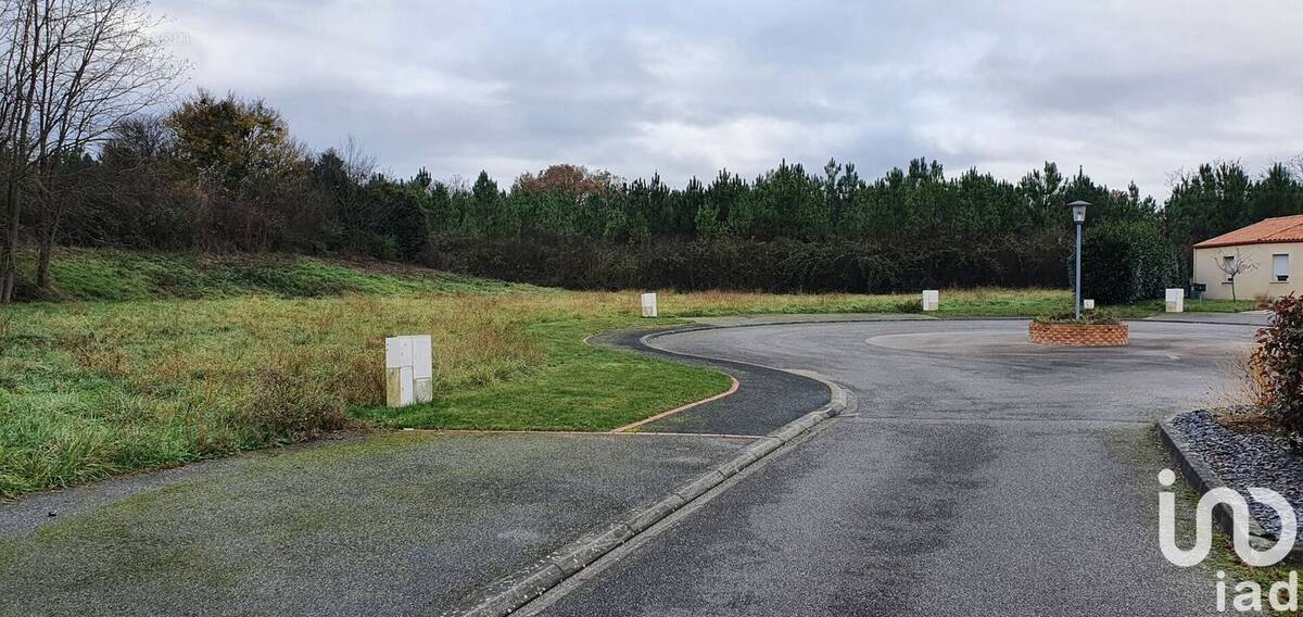 Photo 1 - Terrain à LES RAIRIES