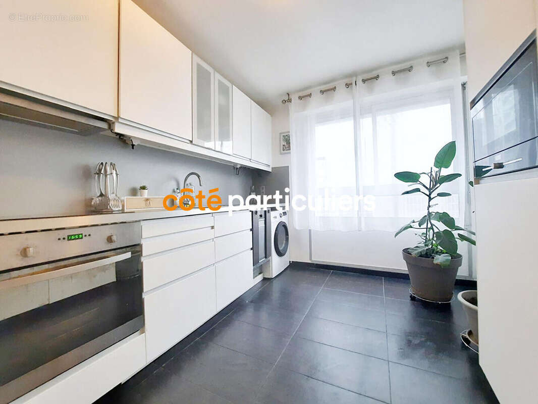 Appartement à COURBEVOIE