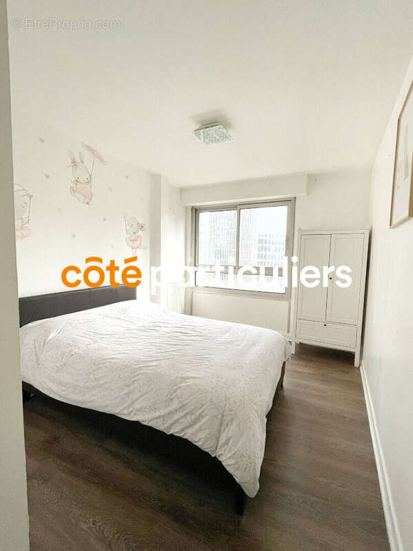 Appartement à COURBEVOIE