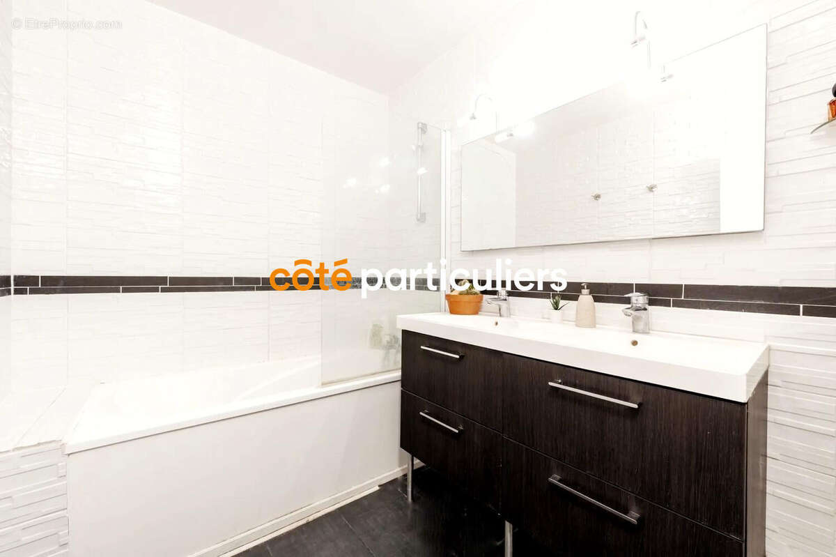 Appartement à COURBEVOIE