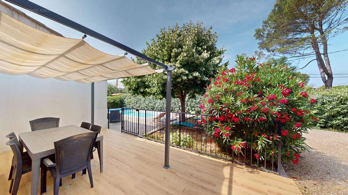 Photo 2 - Maison à ROCBARON