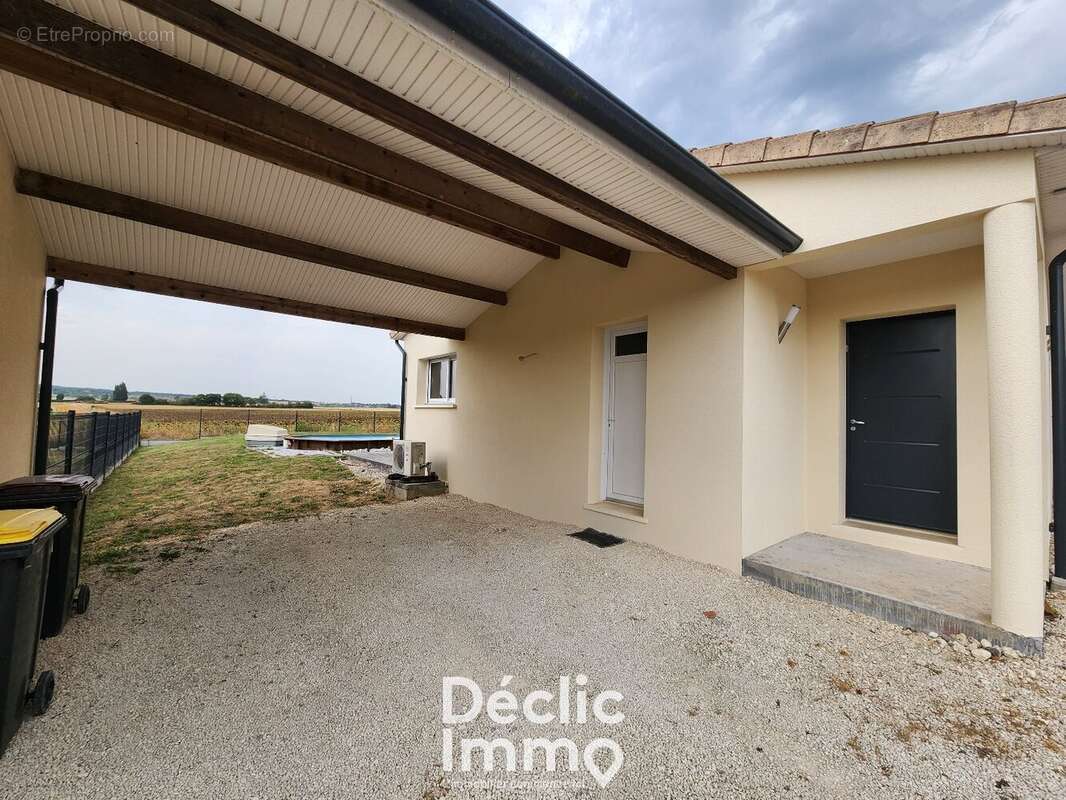 Maison à ROULLET-SAINT-ESTEPHE