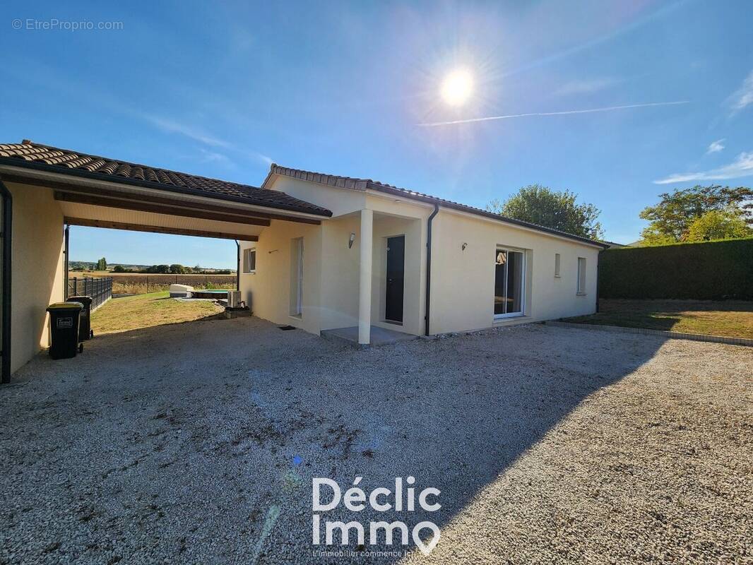 Maison à ROULLET-SAINT-ESTEPHE