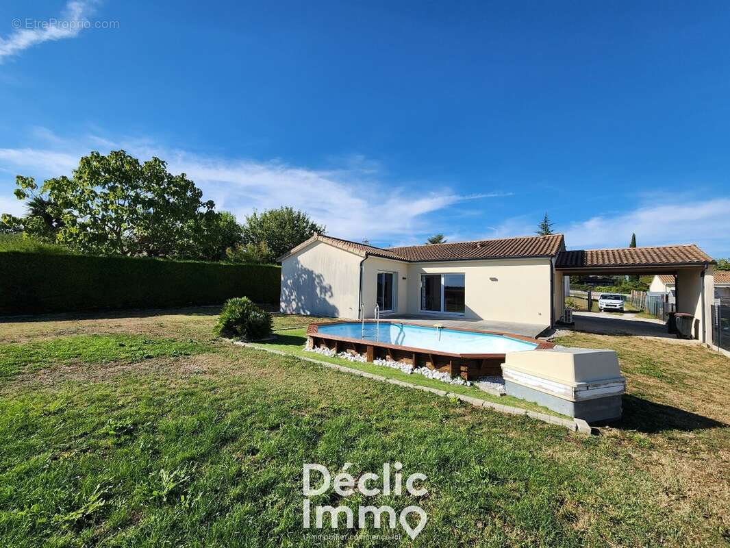 Maison à ROULLET-SAINT-ESTEPHE