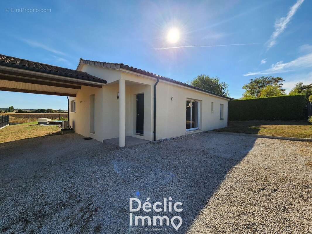 Maison à ROULLET-SAINT-ESTEPHE