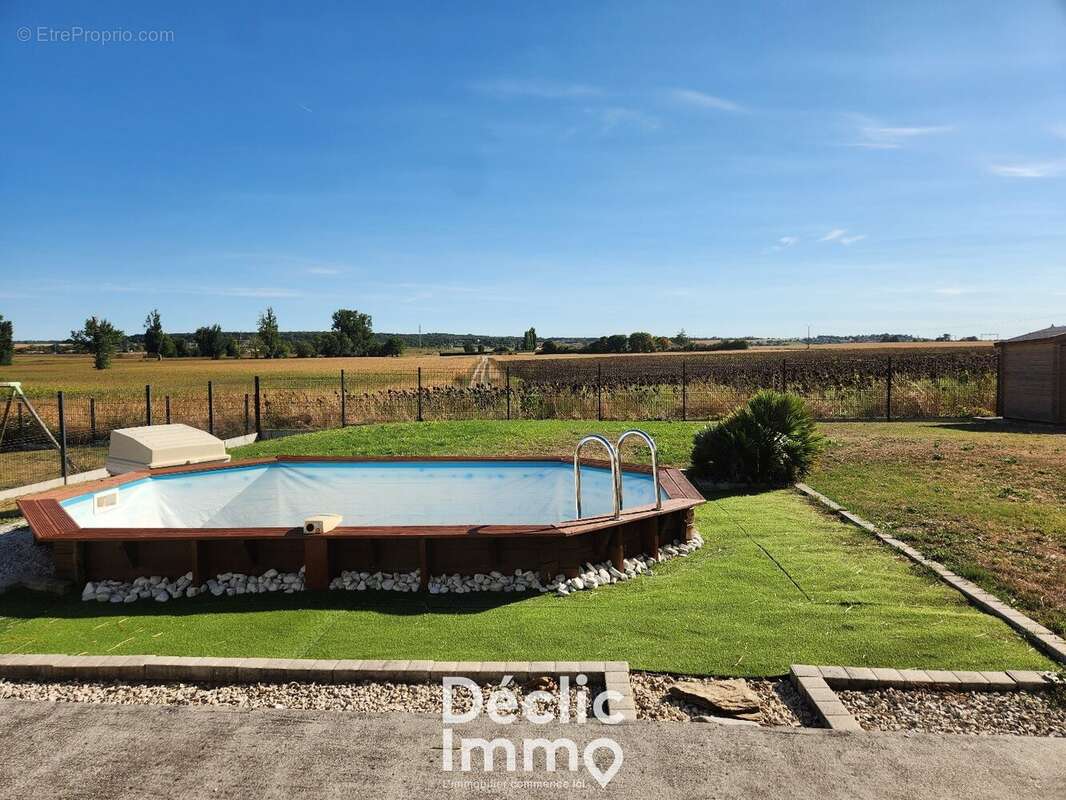 Maison à ROULLET-SAINT-ESTEPHE